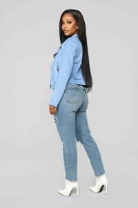 01-07-19_Studio_2_MS_15-34-05_HJ8532S_Blue__4_AG.jpg