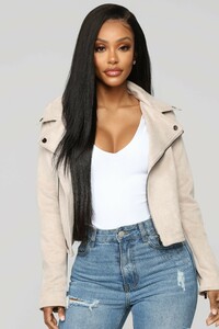 01-07-19_Studio_2_MS_15-35-51_HJ8532S_Taupe__2_AG.jpg