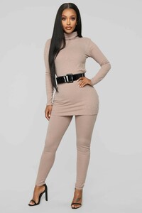 01-10-19_Studio_2_OD_13-08-42_ST1635_Taupe0430_RG.jpg