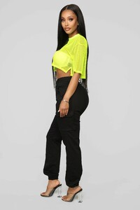 01-10-19_Studio_2_OD_14-11-59_N32187_NeonYellow_CC_5_AG_NT.jpg
