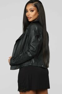 01-15-19_Studio_2_OD_09-54-30_S5017A_Black0529_AJ.jpg