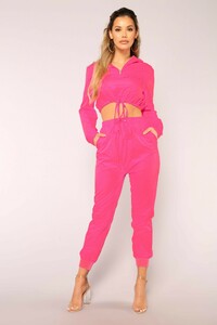05-30-18_Studio_2_HDC9841_Pink_CC_0018_6_6648dd88-74ec-4be8-9a11-61efcb1d6862.JPG