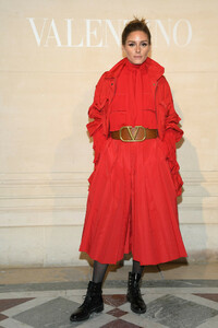 Olivia+Palermo+Valentino+Front+Row+Paris+Fashion+HyOgp_K9dbbx.jpg