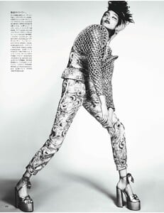 2019-03-01 Vogue Japan magazine-pdf.net-12.jpg