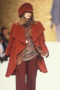 1092401186_EmanuelUngaro1994WomenRTW42.thumb.jpg.1b55151637a9e92046e02d2d52af004e.jpg