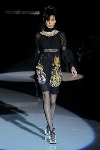 1094481674_RoccobaroccoatMilanFashionWeekFall20171.thumb.JPG.3b5469928e3bf536d55fe07cf575600f.JPG