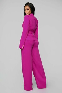 11-12-18_Studio_1_15-37-14_EJ5003312_Orchid__CC_7_NT.jpg