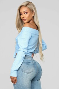 11-20-18_Studio_2_12-00-30_IT1436_Blue0522_DM.jpg