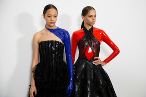 1127621072_givenchy-hc-bks-m-rs19-3697(1).thumb.jpg.818c95a4a808b1280c3ebe7b3f0912e5.jpg