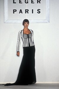 1140496623_HerveLeger1993WomenRTW42.thumb.jpg.df80c438ce3cf976c63b09f35ebb234d.jpg