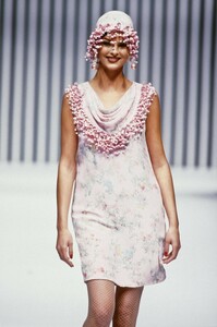 1169681816_Valentino1992HauteCouture68.thumb.jpg.2162d89f2a9aa811f0320c0cd97aeab5.jpg