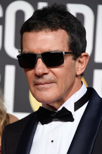 Antonio+Banderas+76th+Annual+Golden+Globe+TeeHHK48qrOx.jpg