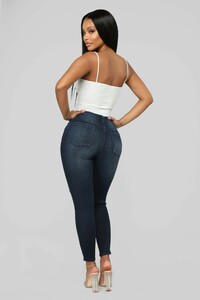 12-10-18_Studio_2__14-24-04_8155SD211_DarkDenim0435_AJ.jpg