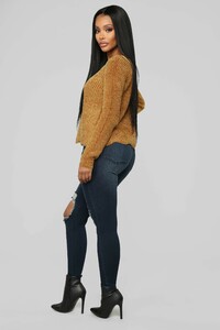 12-10-18_Studio_2__14-44-08_LST2375_Mustard0449_AG.jpg