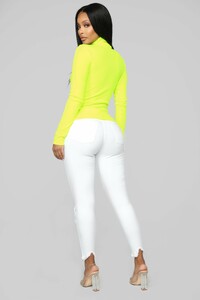 12-14-18_Studio_2_DV_11-32-41_1747BK_White__7_AJ_JF.jpg