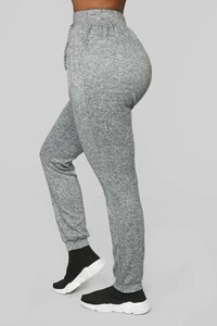 12-17-18_Studio_2_OD_11-28-39_SET445_Grey0502_AJ.jpg