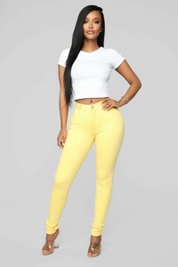 12-18-18_Studio_2_OD_11-57-51_CJ21038G35_Yellow0459_NT.jpg