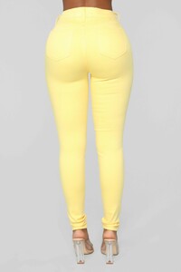 12-18-18_Studio_2_OD_11-59-48_CJ21038G35_Yellow0472_NT.jpg
