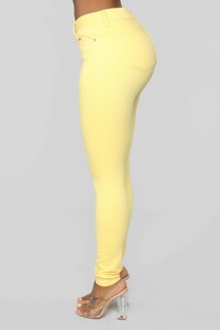 12-18-18_Studio_2_OD_12-00-06_CJ21038G35_Yellow0474_NT.jpg