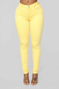 12-18-18_Studio_2_OD_12-00-28_CJ21038G35_Yellow0476_NT.jpg