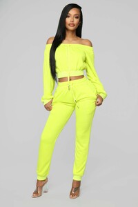 12-18-18_Studio_2_OD_13-07-54_TGI1802SET_NeonYellow0478_AB.jpg
