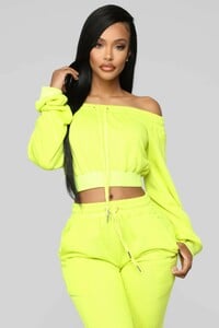 12-18-18_Studio_2_OD_13-07-58_TGI1802SET_NeonYellow0481_AB.jpg