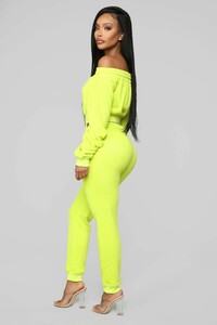 12-18-18_Studio_2_OD_13-08-10_TGI1802SET_NeonYellow0484_AB.jpg