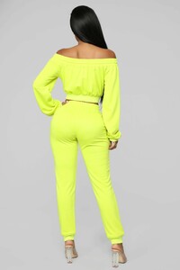12-18-18_Studio_2_OD_13-08-43_TGI1802SET_NeonYellow0492_AB.jpg