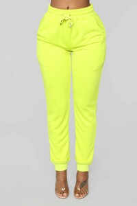 12-18-18_Studio_2_OD_13-09-10_TGI1802SET_NeonYellow0499_AB.jpg