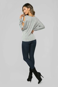 12-18-18_Studio_3_DV_10-21-29_HT30687L_HeatherGrey_0545_1__AJ.jpg