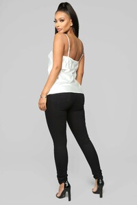 12-19-18_Studio_2_DV_14-42-27_T2809_Ivory0525_AG.jpg