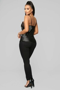 12-19-18_Studio_2_DV_14-48-20_T2809_Black0555_JD.jpg