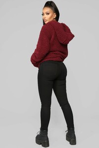 12-19-18_Studio_2_DV_15-09-47_HMJ20285_Burgundy0669_AG.jpg