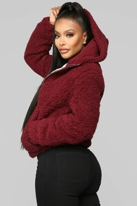 12-19-18_Studio_2_DV_15-10-02_HMJ20285_Burgundy0675_AG.jpg