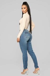 12-19-18_Studio_2_DV_15-30-39_T5084_Beige_0797_JD.jpg