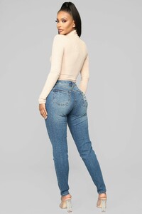 12-19-18_Studio_2_DV_15-31-26_T5084_Beige_0801_JD.jpg