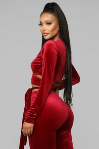 12-19-18_Studio_2_DV_16-29-58_ST1377_Burgundy_CC__12_AG.jpg
