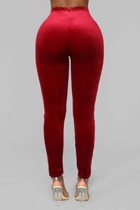 12-19-18_Studio_2_DV_16-29-58_ST1377_Burgundy_CC__17_AG.jpg