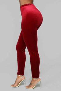 12-19-18_Studio_2_DV_16-29-58_ST1377_Burgundy_CC__20_AG.jpg