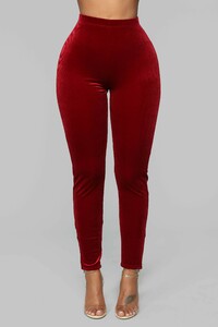 12-19-18_Studio_2_DV_16-29-58_ST1377_Burgundy_CC__21_AG.jpg