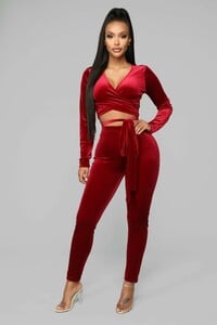 12-19-18_Studio_2_DV_16-29-58_ST1377_Burgundy_CC__AG.jpg
