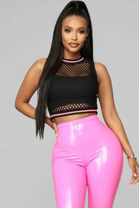 12-20-18_Studio_2_OD_10-32-07_TA41624_Black_CC_2_AB.jpg