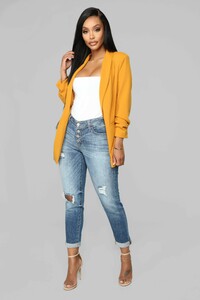 12-21-18_Studio_2_10-00-52_JK18888Z_Mustard0495_AJ.jpg