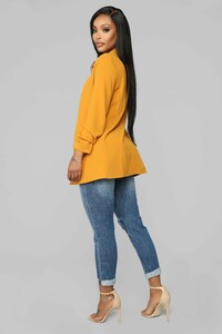 12-21-18_Studio_2_10-02-34_JK18888Z_Mustard0497_AJ.jpg