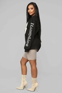 12-21-18_Studio_2_13-43-51_ML1323W_Black0473_AJ.jpg