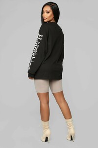 12-21-18_Studio_2_13-44-05_ML1323W_Black0478_AJ.jpg