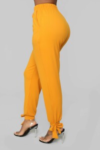 12-21-18_Studio_2_OD_11-50-17_AB022_Mustard__16_AJ.jpg