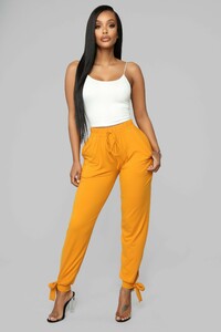 12-21-18_Studio_2_OD_11-50-17_AB022_Mustard__2_AJ.jpg