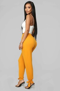 12-21-18_Studio_2_OD_11-50-17_AB022_Mustard__7_AJ.jpg