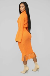 12-24-18_Studio_1_AB_10-28-05_IST1451_Orange_S_0350_AJ.jpg